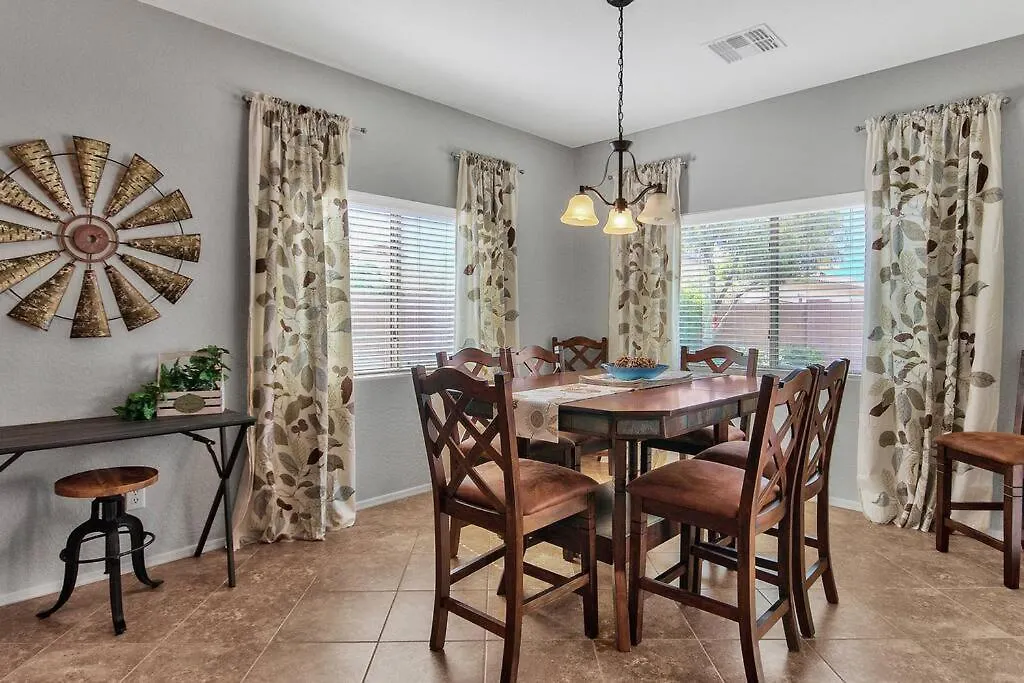 Stylish & Modern Home Near Downtown Gilbert! Holiday home Gilbert