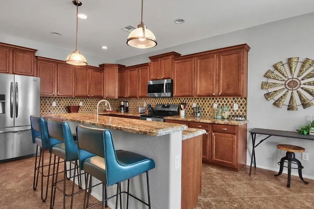 Stylish & Modern Home Near Downtown Gilbert!