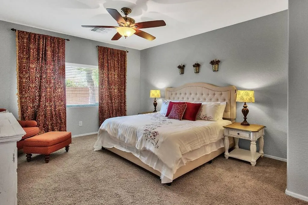 Stylish & Modern Home Near Downtown Gilbert! 0*, Gilbert